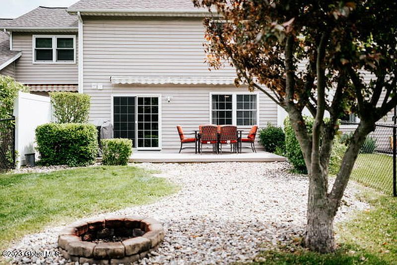4th image of 88 Marsdale Court Court