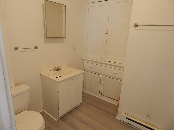 4th image of 113 N Center St