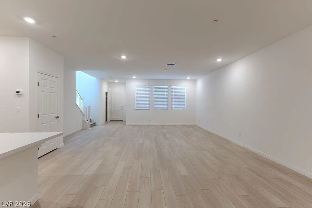 3 bed, 2.5 bath, 1809 sqft, $2,590 — Photo 3