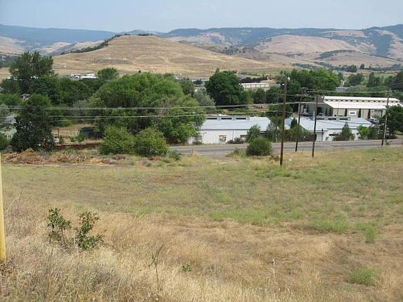 4th image of 30 Knoll Crest Dr