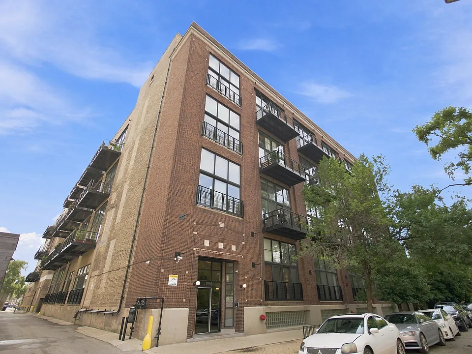 1935 N Fairfield Ave #407