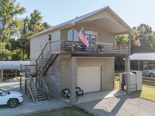 3060A Catfish Ln, Crump, TN 38327