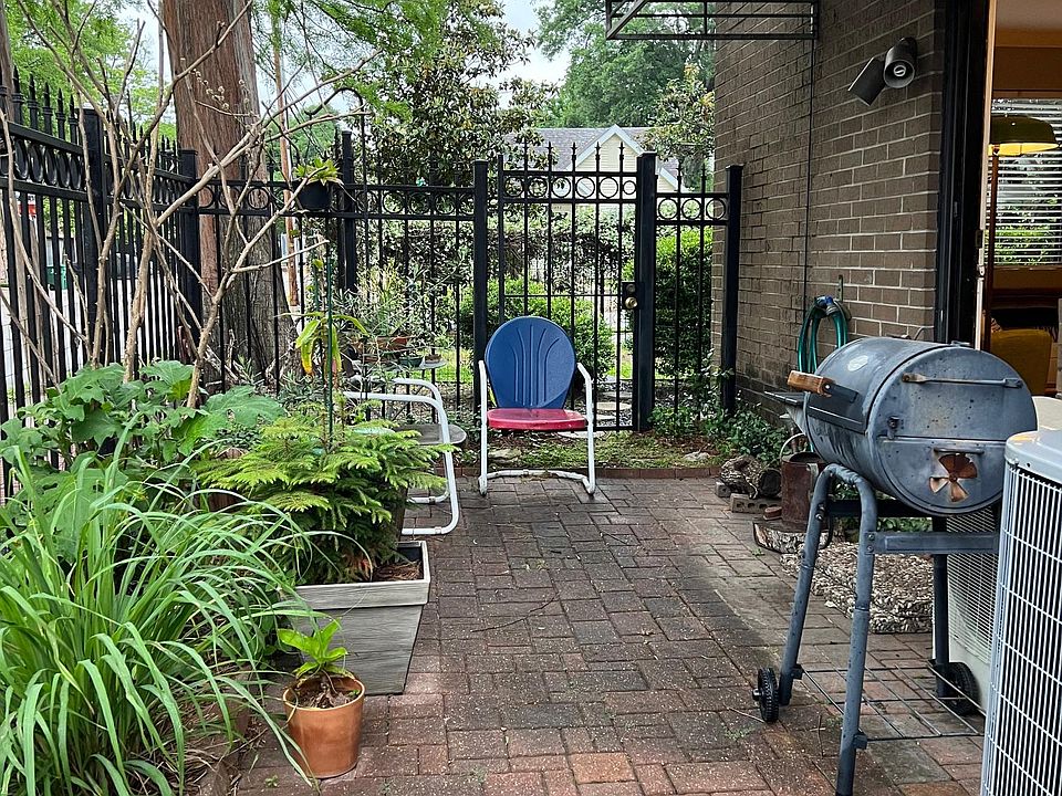 patio with metal fence