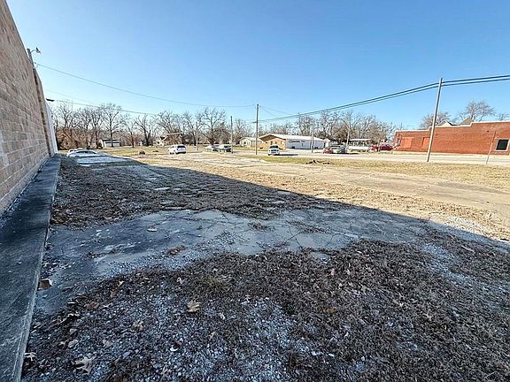 4th image of 124-126 N Main St #128