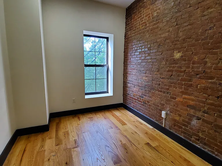 760 Putnam Ave #4 — Photo 5