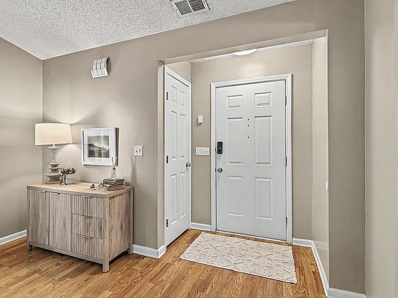 5th image of 218 Okehampton Dr