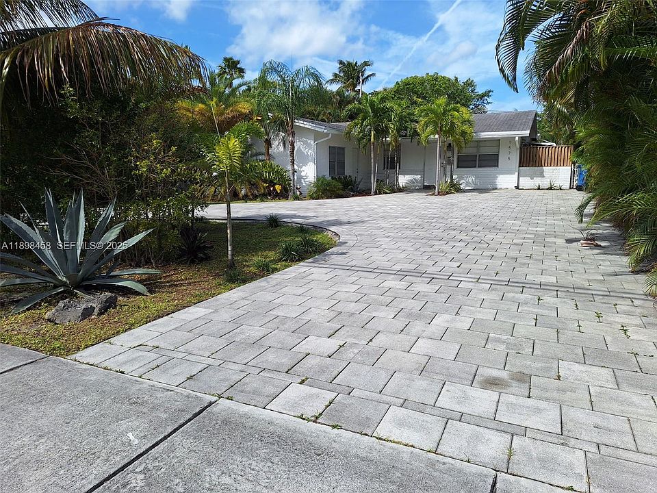 1st image of 1575 NE 38th St