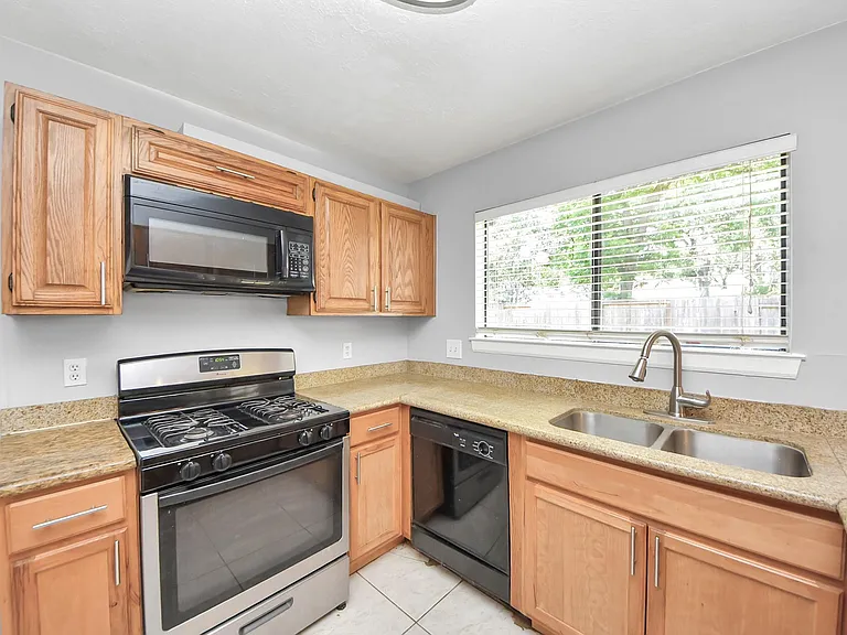 16006 Autumn Falls Ln — Photo 12