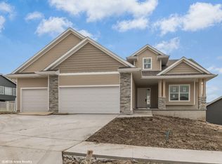 92 SE Pembrooke Ln, Waukee, IA 50263