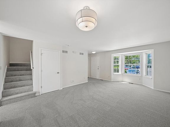 3rd image of 1573 Delaware Ct