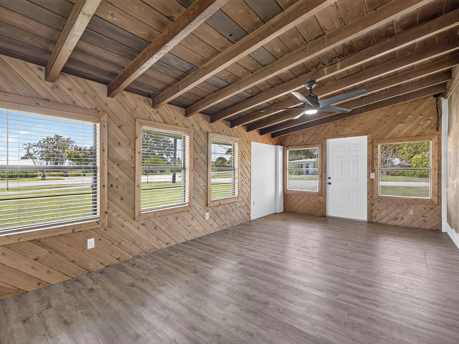 3 bed, 1.0 bath, 1248 sqft, $2,300 — Photo 3