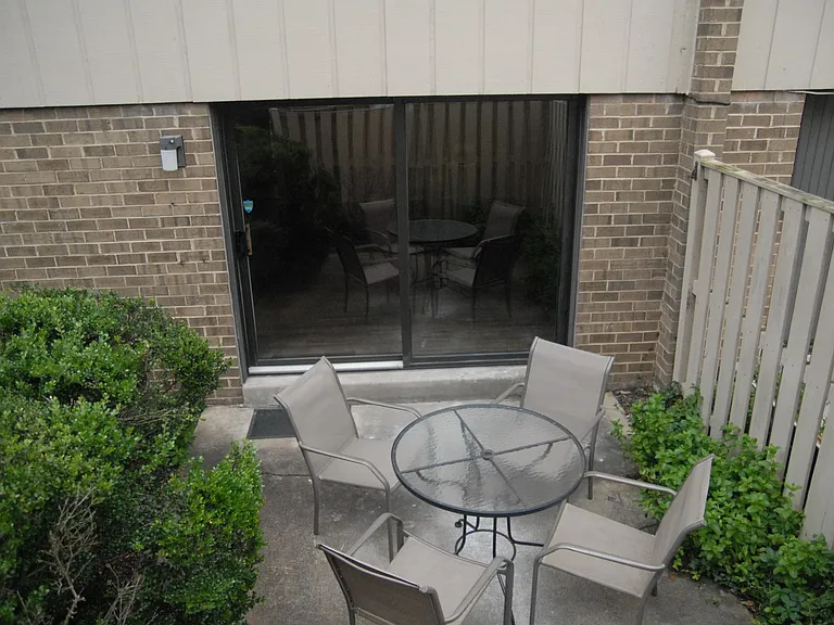 2438 Glengyle Dr — Photo 18