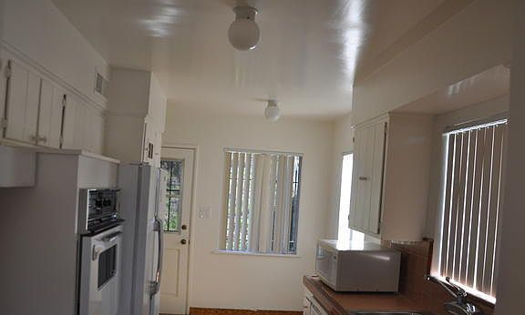 4th image of 1027 Manchester St
