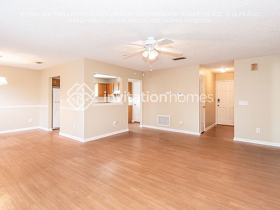 3rd image of 7761 Pikes Peak Dr