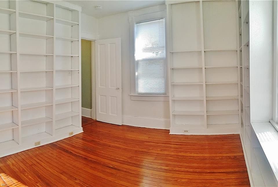 1st image of 535 Queen St