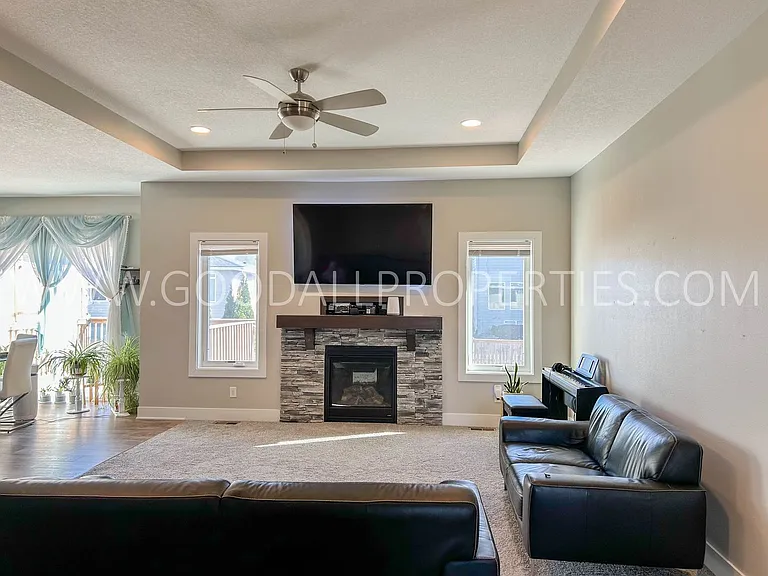 310 NE Bobcat Dr — Photo 3
