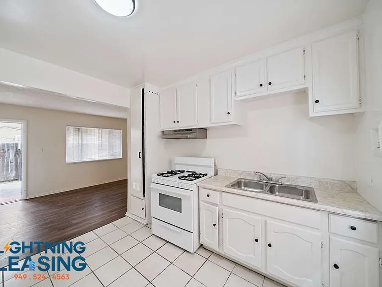 8633 Denver Ave #2 — Photo 10