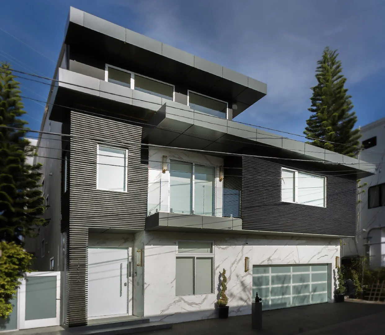 Fabulous 6BdR with City View — Photo 2