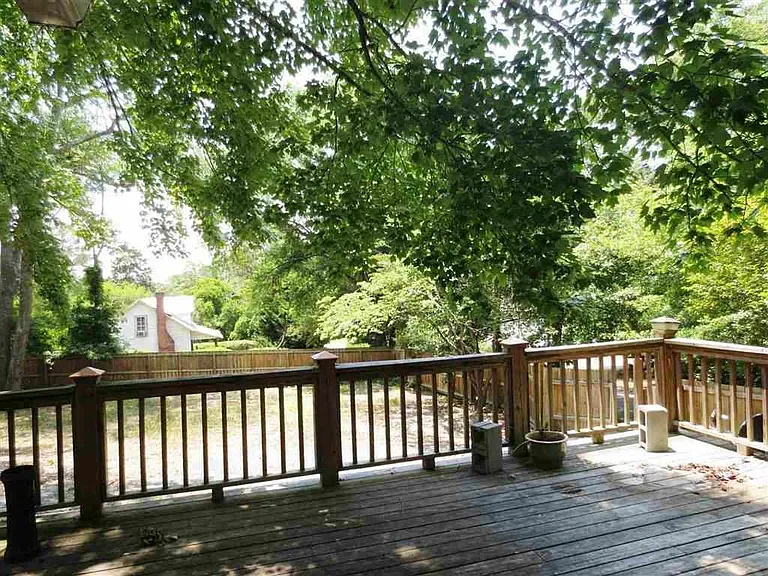 305 Summit St — Photo 9