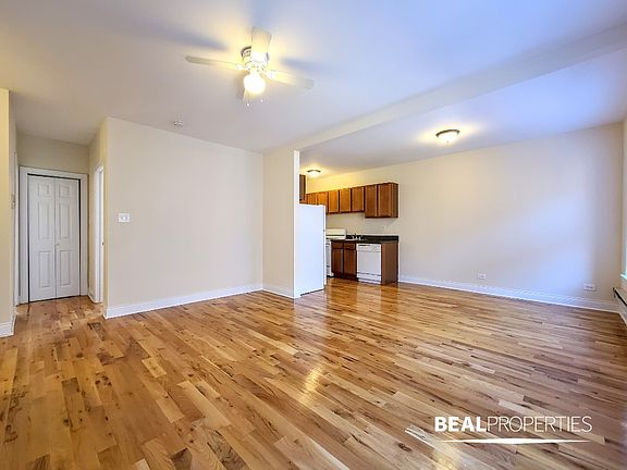 3rd image of 624 W Cornelia Ave #C624-s2
