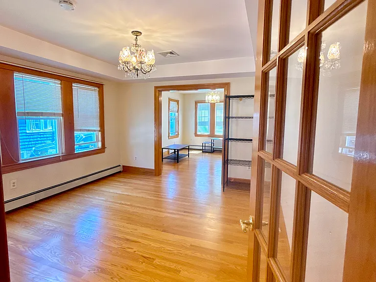 18 Silk St #1 — Photo 2