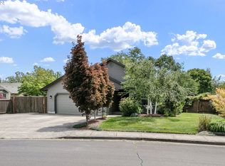835 W 17th Ave, Junction City, OR 97448