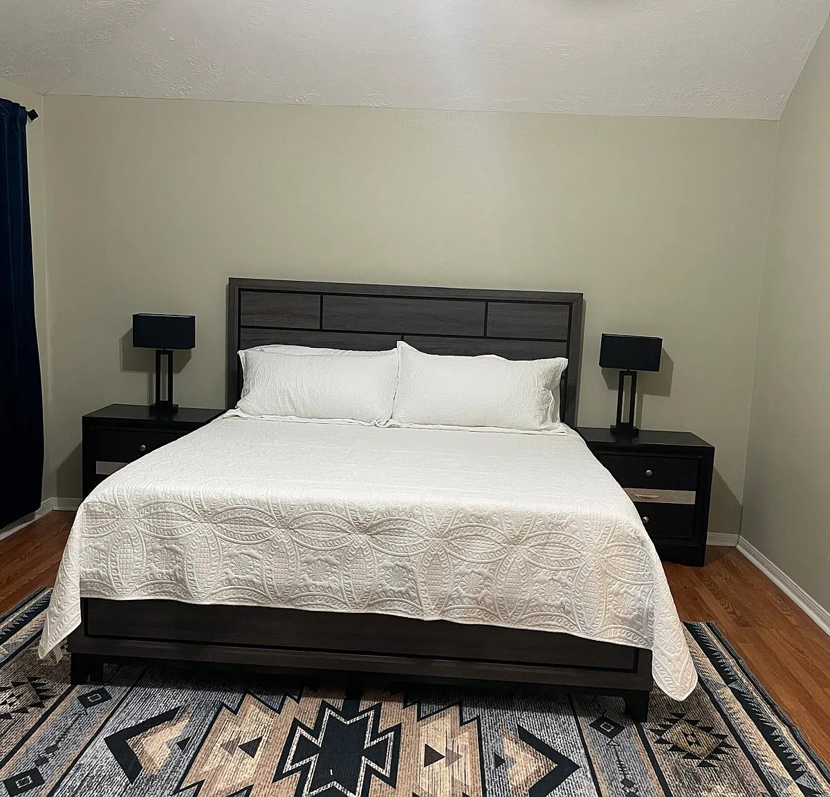 4 bed, 2.5 bath, 2400 sqft, $3,500 — Photo 4