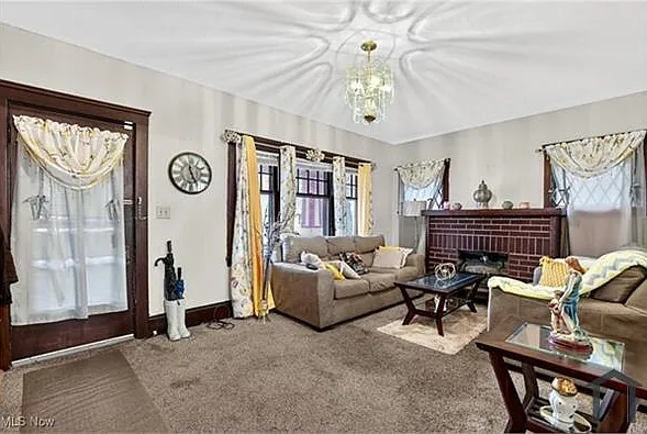 4 bed, 1850 sqft, $2,983 — Photo 2