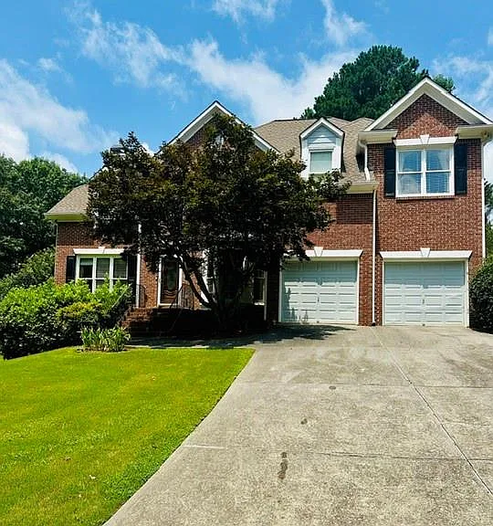 811 Valley Dr — Photo 1