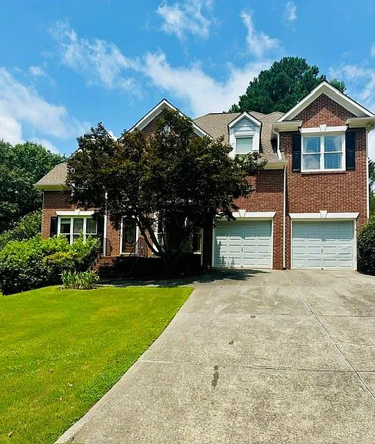 811 Valley Dr