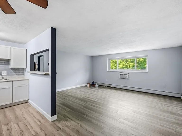 101 S Rocky River Dr #405 — Photo 3