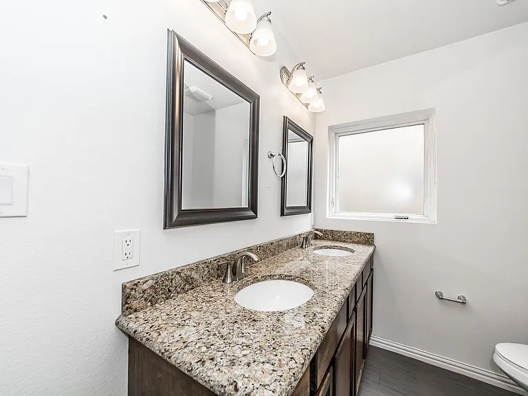 1804 Summitt Ave — Photo 9