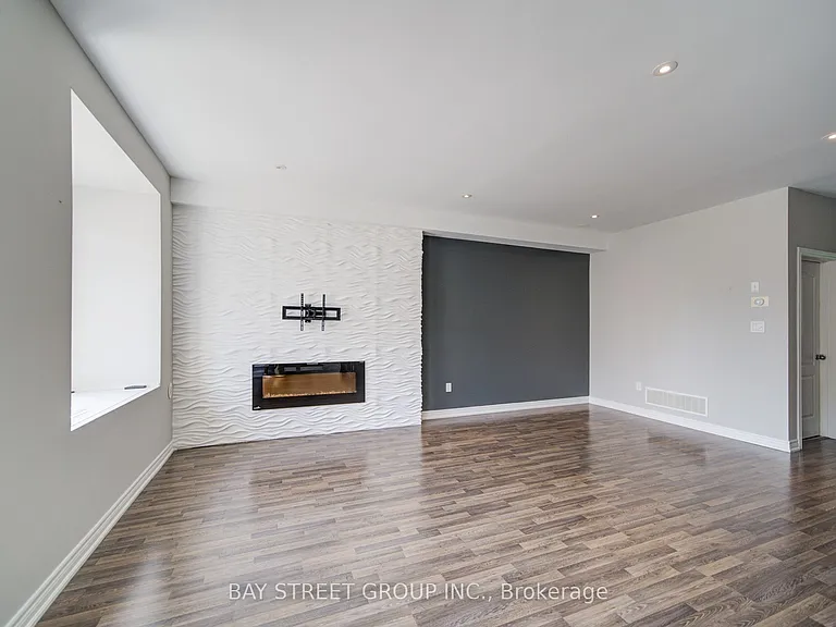 48 Roy Grove Way — Photo 6