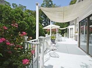 1 Harbor Crest Ct, Halesite, NY 11743