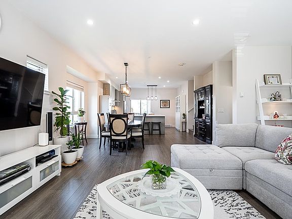 3rd image of 843 Ewen Ave #32