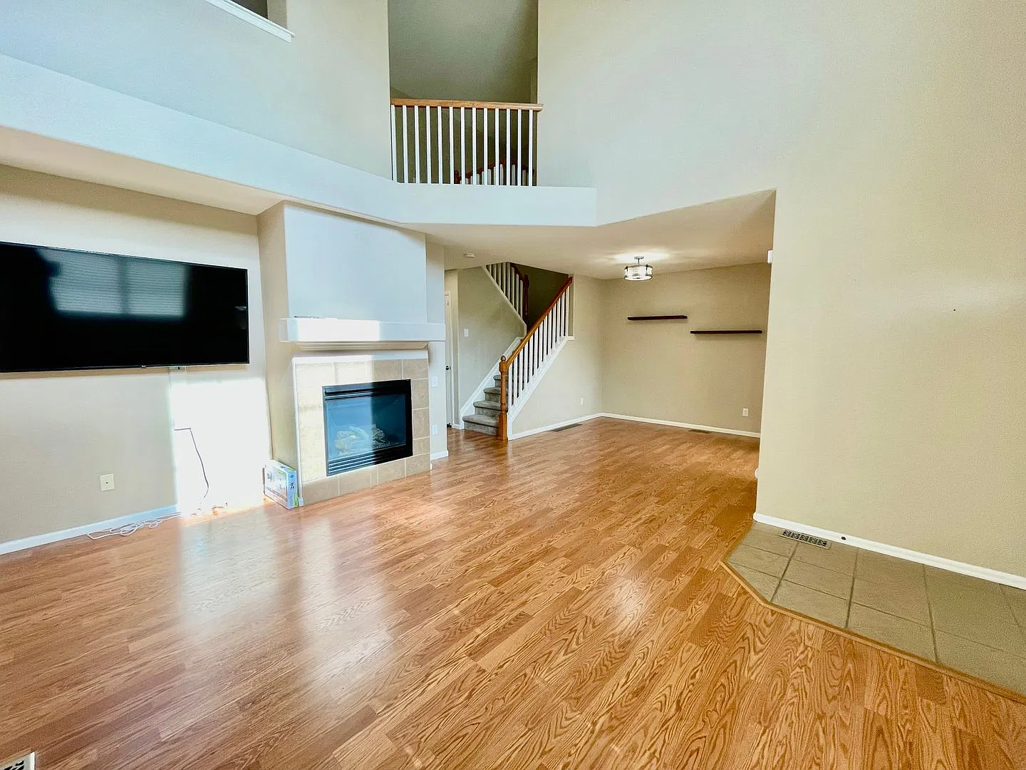 Bright and Large 2-Bed 2.5 Bath Townhome with Open Floorplan — Photo 3