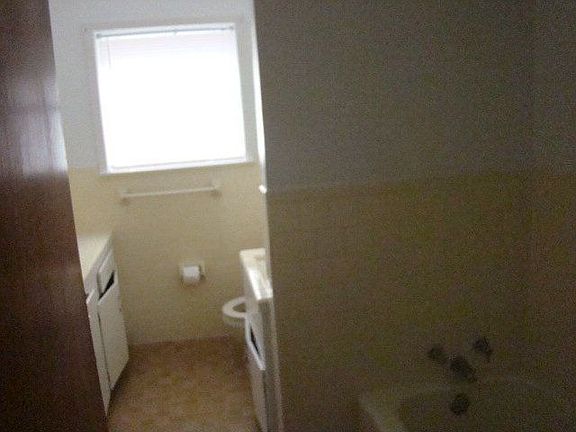 4th image of 414 Englewood Dr