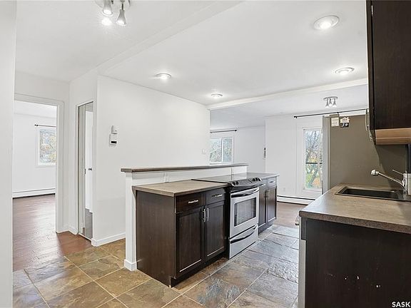 4th image of 833 B Ave N #13