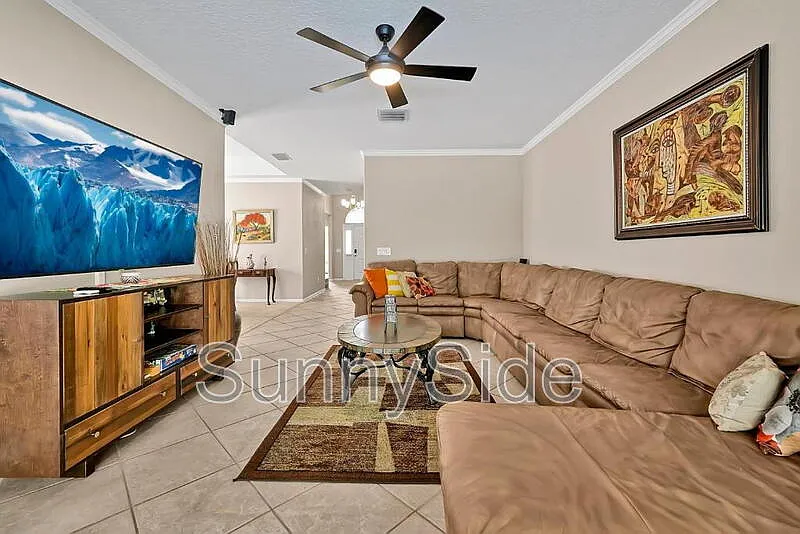 3 bed, 2.0 bath, 1956 sqft, $2,700 — Photo 4
