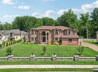 5 Sipporta Ln, Paramus, NJ 07652