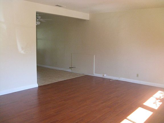 Living Rm to dinning area