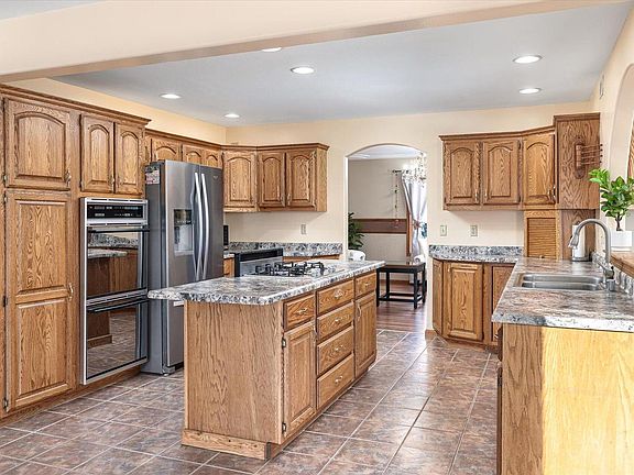 2nd image of 203 Eagle Bluff ROAD