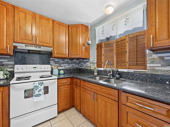 5th image of 95-658 Hanile St APT C201