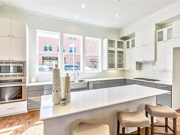 3rd image of 1411 Town Creek Dr #3