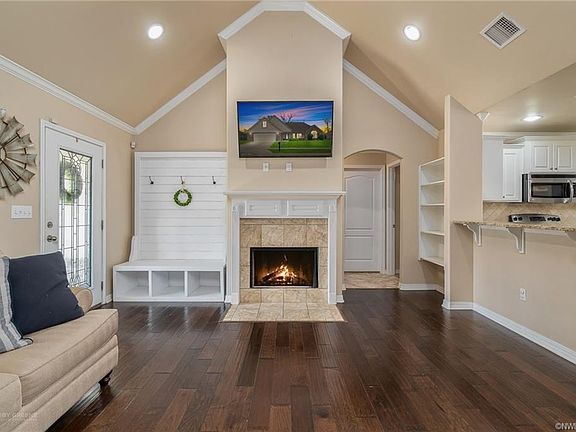 5th image of 212 Southern Creek Cir