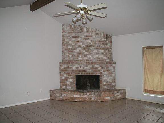 DEN W FIREPLACE