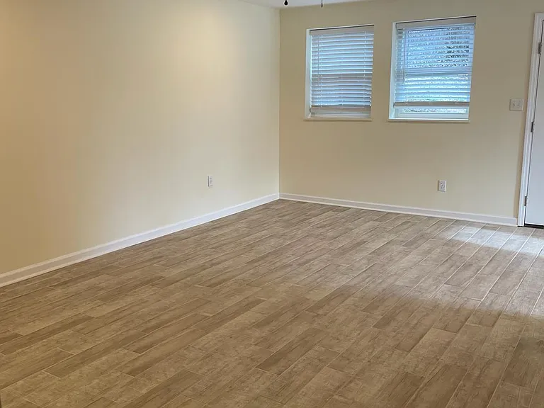 1005 Flanders Ln #1-2 — Photo 1