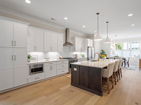 4th image of 811 Maple Berry Ln #101