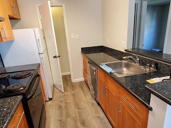 3rd image of 119 Piccadilly Pl APT F