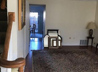 45 Jamestown Dr, Springfield, MA 01108